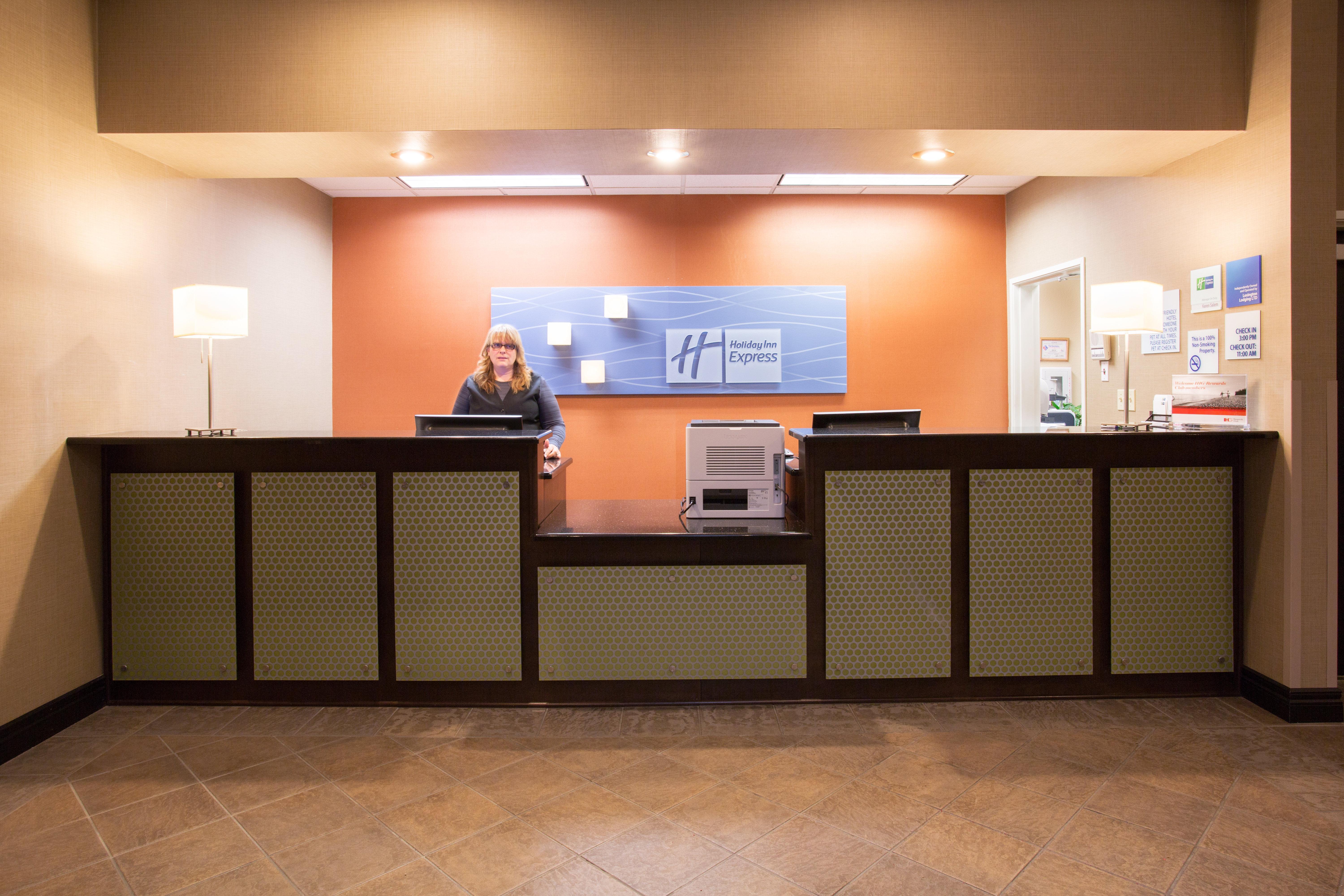 Holiday Inn Express Hotel & Suites Lexington By Ihg Exterior foto