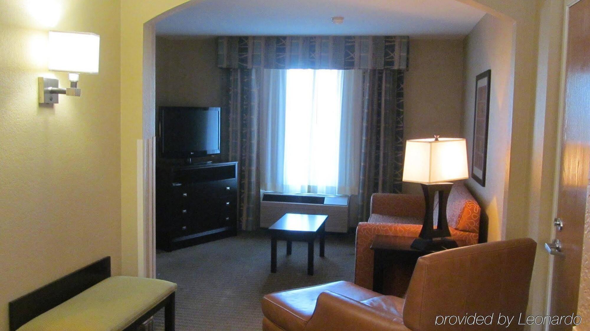 Holiday Inn Express Hotel & Suites Lexington By Ihg Exterior foto